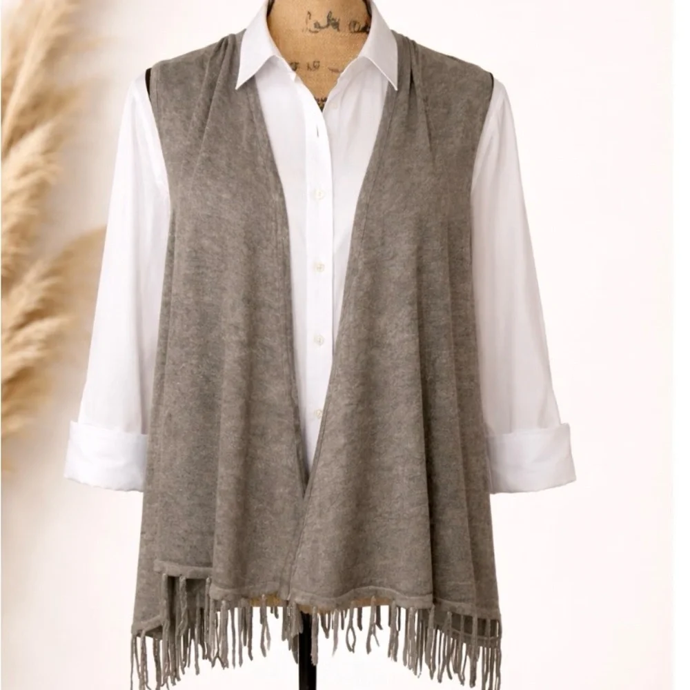 Heather Gray Vest with fringe edge medium